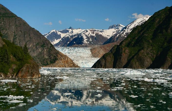 impresionante vista del Tracy Arm Fjord con el gran glaciar al fondo